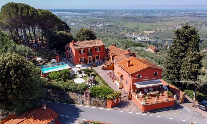 Pieve a Elici Apartment | Apartment for 4 People with sea view terrace