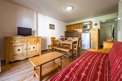 Albiez-le-Vieux Apartment | Apartment for 6 to 8 people in Albiez-Montrond 5-min walk from the slopes