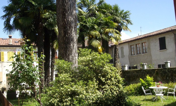 Puegnago del Garda Apartment | Apartment for couples with garden - 10 min from the lake!