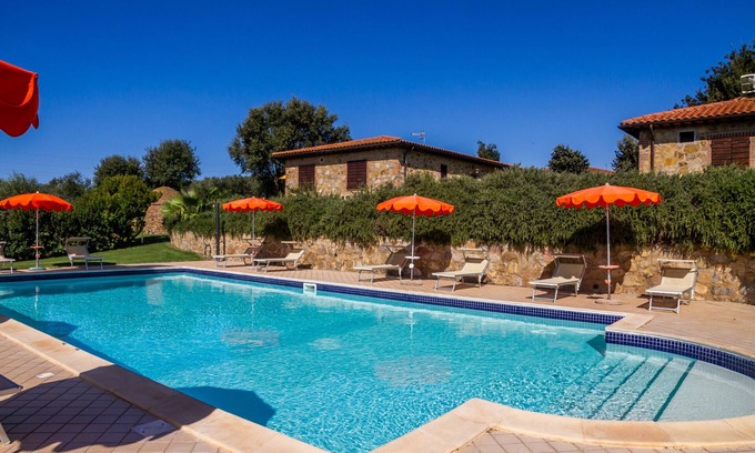 Magliano in Toscana Apartment | Apartment 'Formica' with Shared Pool, Wi-Fi and Air Conditioning