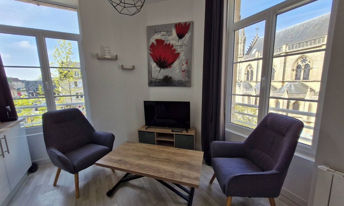 Douvres-la-Delivrande Apartment | Apartment Basilique VII city center view