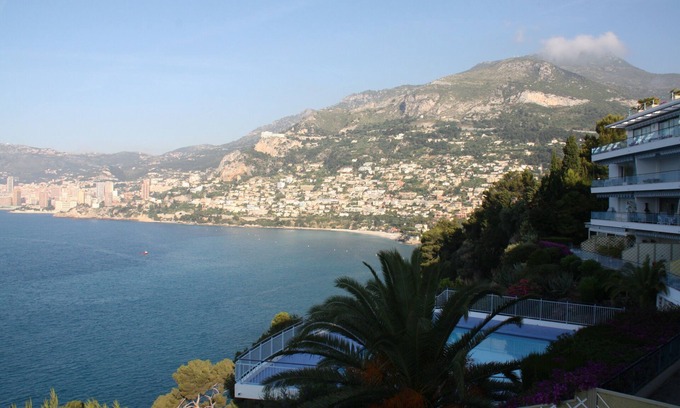 Roquebrune-Cap-Martin Apartment | Apartment in residence Roquebrune Cap Martin