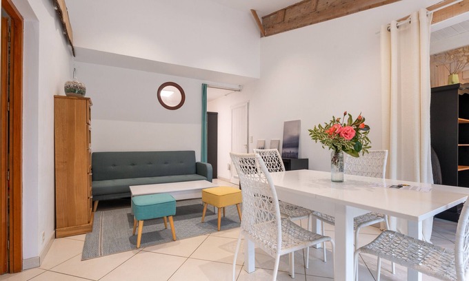 Saint-Gildas-de-Rhuys Apartment | Apartment 'Petit Appartement' with Shared Garden and Wi-Fi