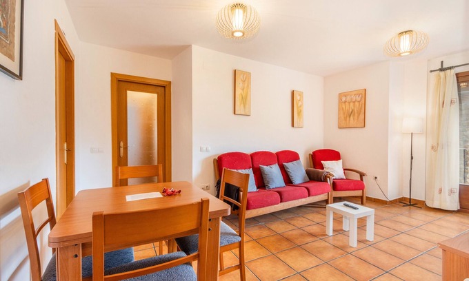 Sort Apartment | Apartment 'Garrota' with Mountain Views, Balcony, and Wi-Fi