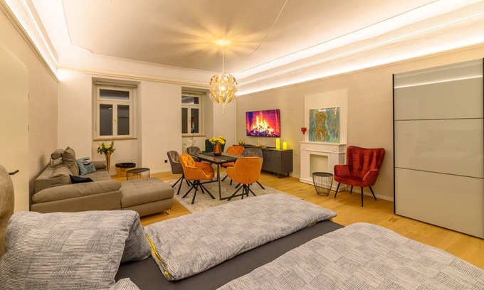 Gmuend in Kaernten Apartment | Apartment "Gasthof Alte Post - Top 4 Commodore" with Mountain View & Wi-Fi