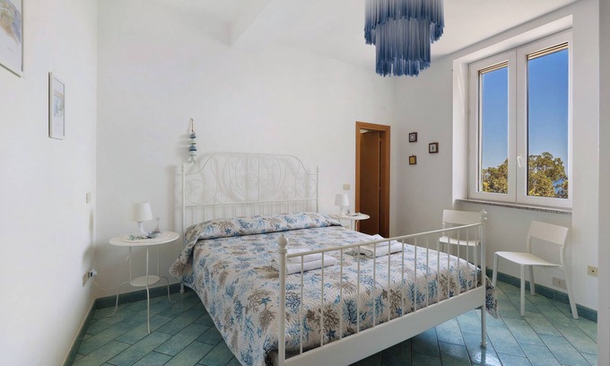 Erchie Apartment | Apartment 'Green Amalfi Coast' with Sea View, Wi-Fi and Air Conditioning