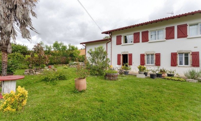 Guiche Apartment | Apartment 'Gte Oihana Class 3 Au Coeur Du Pays' with Private Terrace, Private Garden and Wi-Fi