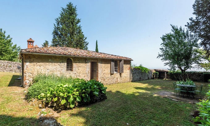 Monteroni d'Arbia Apartment | Apartment 'Guardiola' with Shared Garden