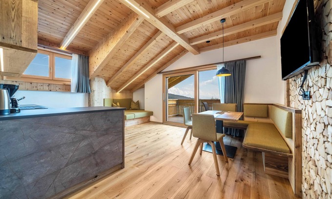 Verano Apartment | Apartment 'Haughof - Lärchenweide' with Mountain View, Wi-Fi & Balcony