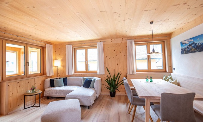 Au Apartment | Apartment 'Haus Hoalp' with Mountain View, Shared Terrace and Wi-Fi
