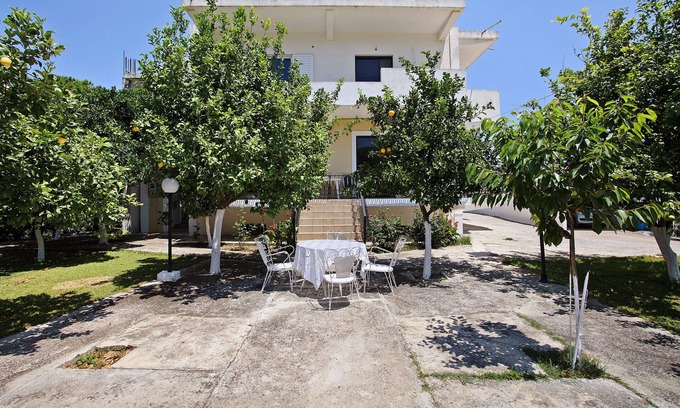 Agia Marina Apartment | Apartment 'Heaven's Resort' with Mountain View, Wi-Fi and Air Conditioning