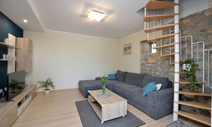 Sveta Jelena Apartment | Apartment Hill (94461-A1) - Sv.Jelena
