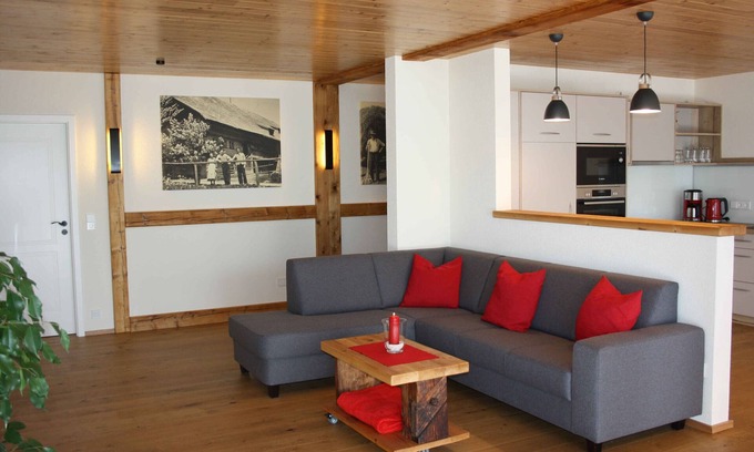 Ibach Apartment | Apartment 'Hochtalblick' with Mountain View, Shared Garden and Wi-Fi