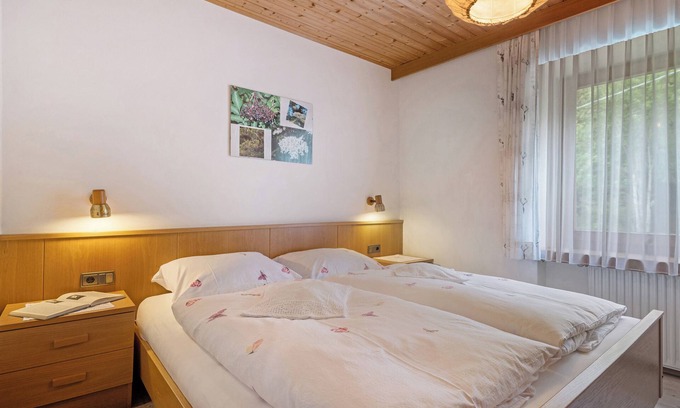 Velturno Apartment | Apartment 'Holunder' with Shared Terrace and Wi-Fi