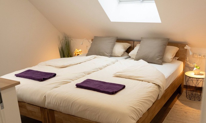 Rettenbach Apartment | Apartment 'Hopf' with Wi-Fi and Air Conditioning
