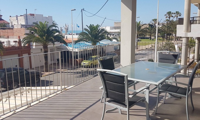 El Grau de Moncofa Apartment | Apartment in the center of Playa Moncofa, with breakfast included