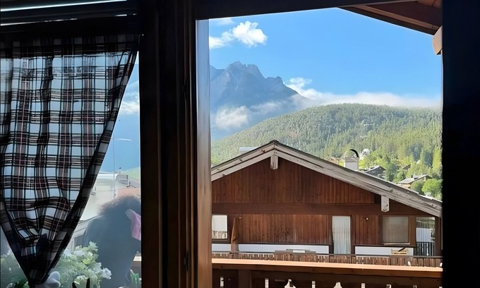 Pieve di Cadore Apartment | Apartment 'I Tramonti Del Picco Di Roda' with Mountain View, Private Terrace and Wi-Fi
