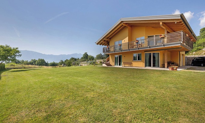 Trambileno Apartment | Apartment 'Il Biancospino' with Mountain View, Private Garden and Wi-Fi