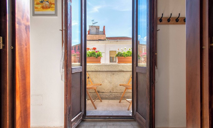 Sennori Apartment | Apartment 'Il Conte' with Mountain View, Wi-Fi and Air Conditioning