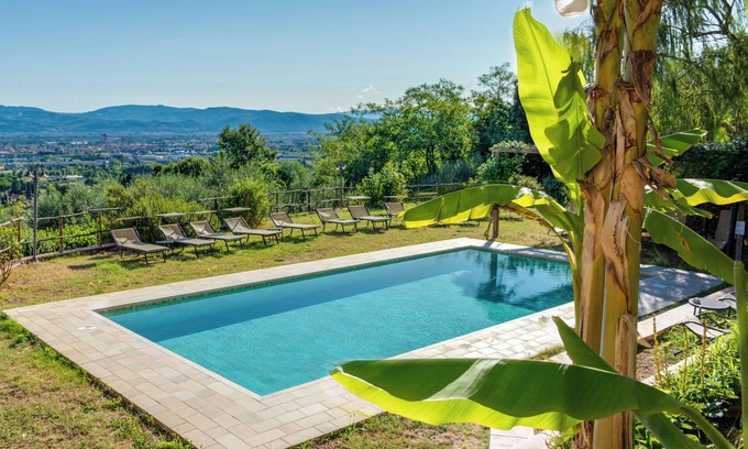 San Martino alla Palma Apartment | Apartment 'Il Poderaccio Vecchio' with Shared Pool, Wi-Fi and Air Conditioning
