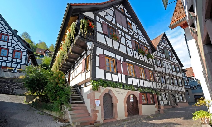 Schiltach Apartment | Apartment 'Im Strumpfweberhaus' with Private Terrace and Wi-Fi