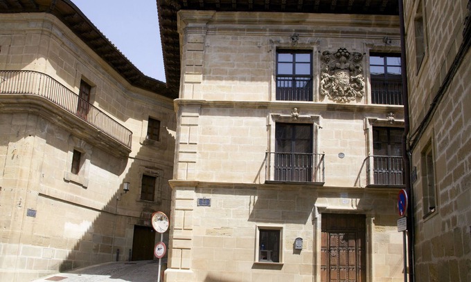 Labastida Apartment | APARTMENT IN A 16TH CENTURY MANOR HOUSE IN LABASTIDA