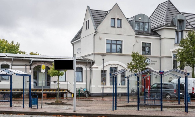 Wildeshausen House | Apartment In A Hotel 'Wildeshauser Bahnhof 1' with Shared Terrace, Wi-Fi and Air Conditioning