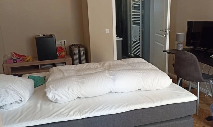 Panketal Apartment | Apartment In A Hotel "Hotel Zur Panke Wohnung 3" with Private Terrace and Wi-Fi