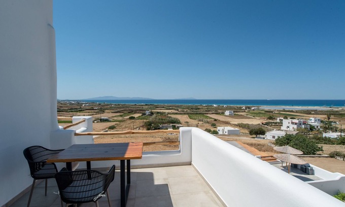 Mikri Vigla Apartment | Apartment In A Hotel 'Naxos Earth Suites Deluxe Double' with Sea View, Wi-Fi and Air Conditioning