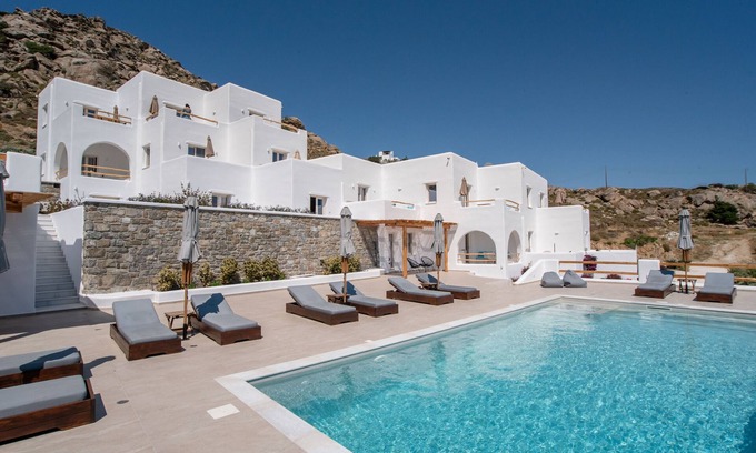Mikri Vigla Apartment | Apartment In A Hotel 'Naxos Earth Junior Suite' with Sea View, Wi-Fi and Air Conditioning
