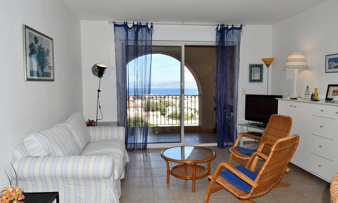 L'Ile-Rousse Apartment | APARTMENT IN A STANDING RESIDENCE WITH POOL
