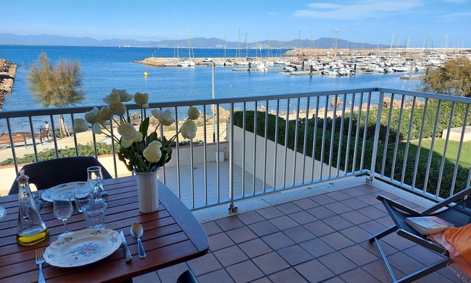 Pedrinya Apartment | Apartment in an exceptional location with sea view!