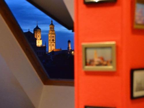 Innenstadt Apartment | Apartment in Augsburg with Whirlpool Bathtub