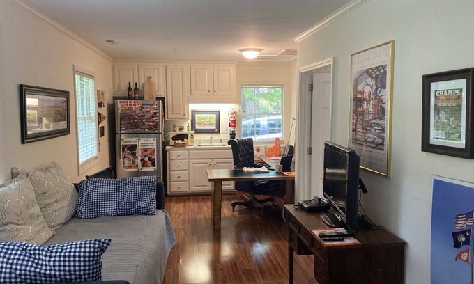 Clemson Apartment | Apartment in Downtown Clemson. Just a few minutes to Campus & Football Stadium.