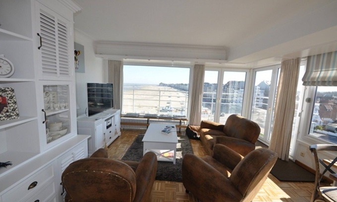 Duinbergen Apartment | Apartment in Duinbergen with Sea Views