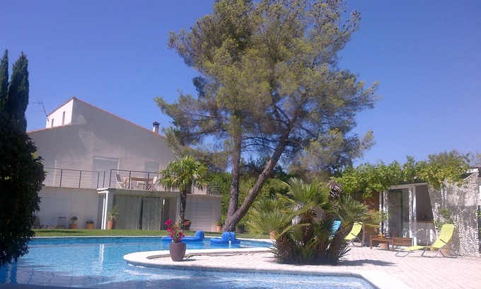 Simiane-Collongue Apartment | APARTMENT IN VILLA WITH SWIMMING POOL 20 MN FROM AIX EN PROVENCE