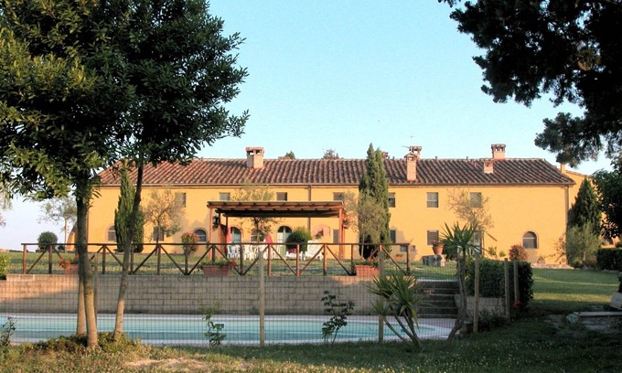 Collesalvetti Apartment | Apartment in Guasticce with shared pool