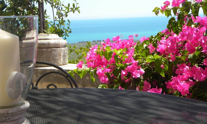 Monte Sant'Angelo House | Apartment in noble residence with magnificent sea view, 2 or 4 people