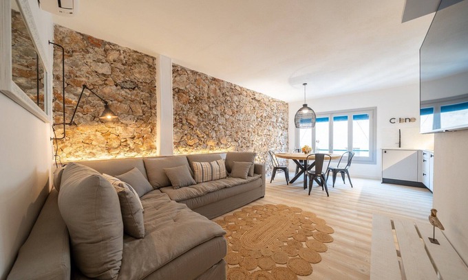L'Escala Apartment | Apartment in L’Escala with Pool near Beaches
