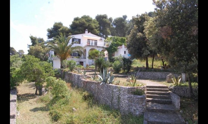 Maslinica Apartment | Apartment in Maslinica 70m from the sea