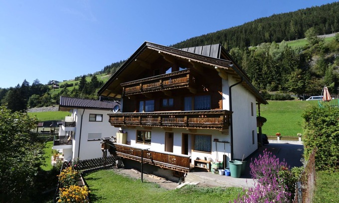 Brandberg Apartment | Apartment in Mayrhofen with a balcony