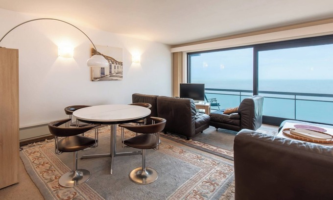 Middelkerke Apartment | Apartment in Middelkerke with Sea View