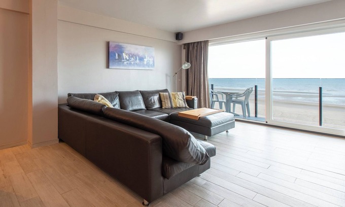 Middelkerke Apartment | Apartment in Middelkerke with Sea View