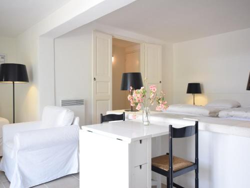 Montbrun-les-Bains Apartment | Apartment in Montbrun-les-Bains near forest