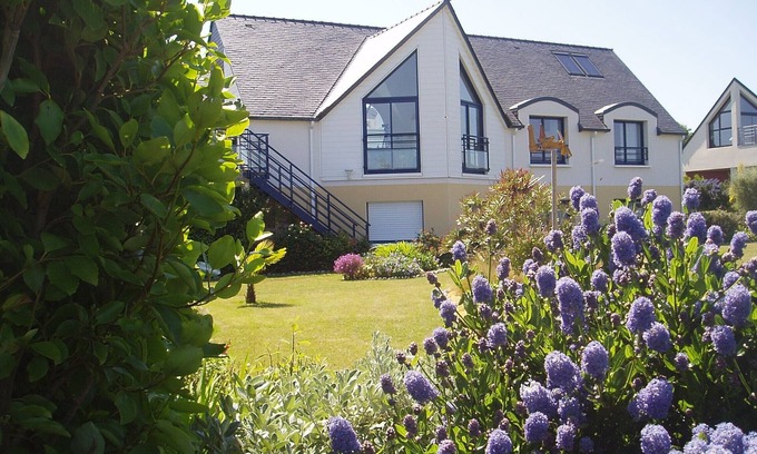 Saint-Pol-de-Leon Apartment | Apartment in new house 200m from the beach in a quiet area