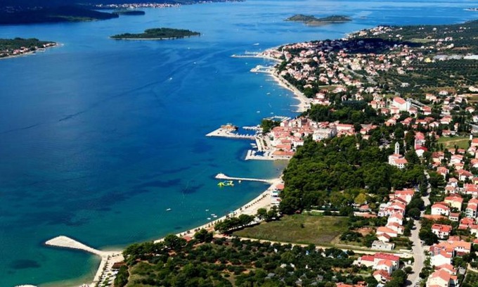 Sveti Filip i Jakov Apartment | Apartment in Sveti Filip i Jakov with sea view, terrace, air conditioning, Wi-Fi (4811-1)