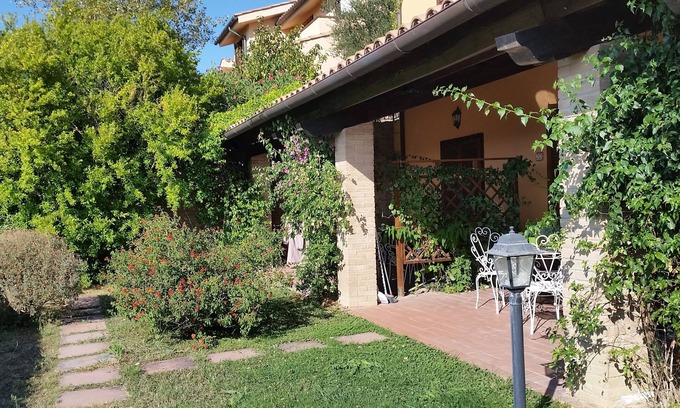 Pomaia Apartment | Apartment in semi-detached house, sleeps 2, terrace with panoramic view