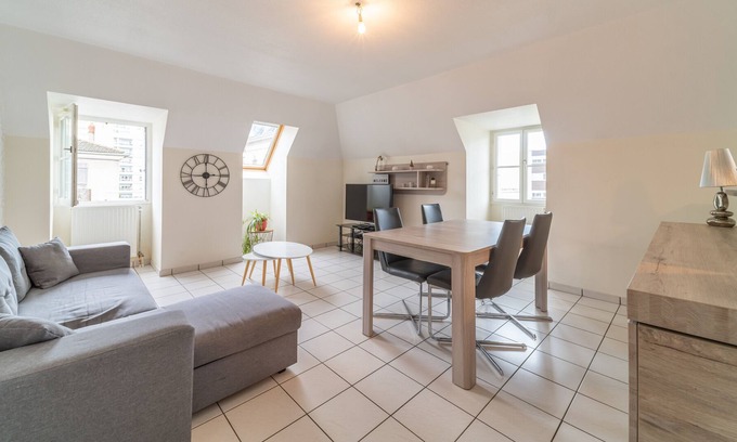 Chalon-sur-Saone Apartment | Apartment in the city center