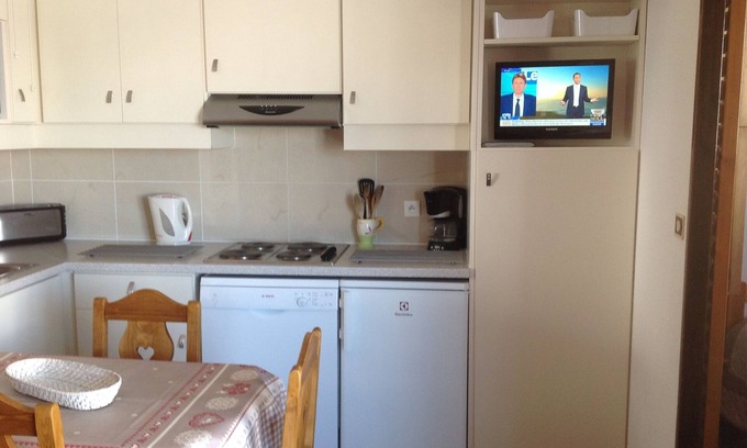 Les Menuires Apartment | Apartment in the 3 Valleys. Les Ménuires At the foot of the slopes