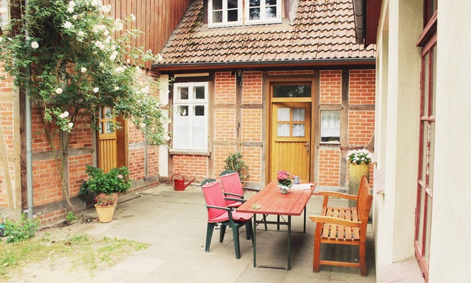 Hermannsburg Apartment | Apartment in the center, ground floor, family friendly, large garden.